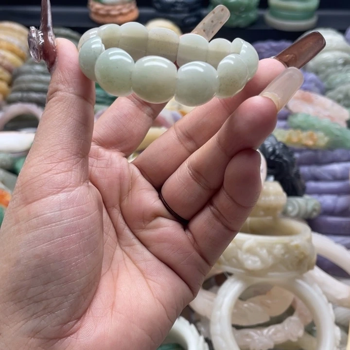 石英岩玉未镶嵌手镯