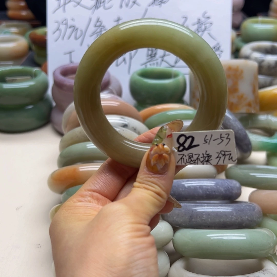 未镶嵌手镯石英岩玉