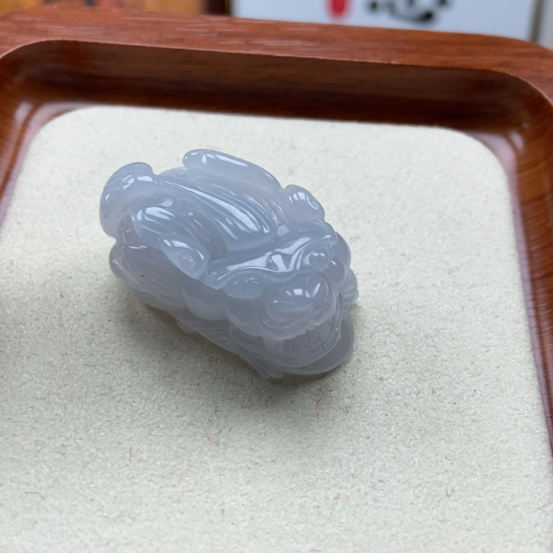 翡翠未镶嵌颈饰飞天貔貅吊坠