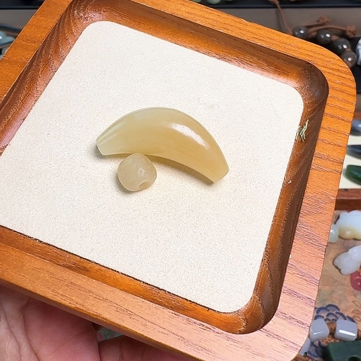 游****未镶嵌手绳和田玉（糖玉）
