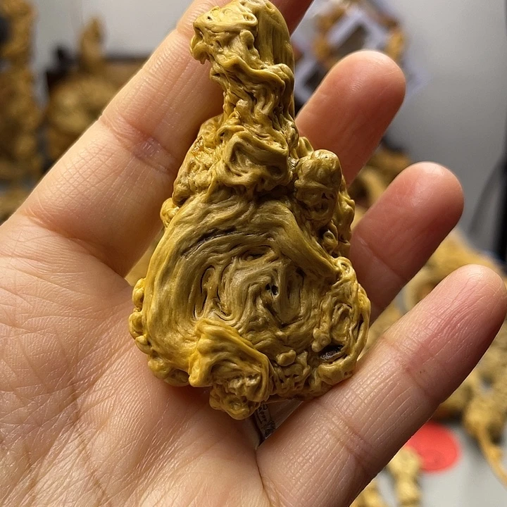 精品降龙木手把件aaa