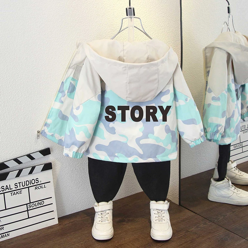 儿童秋季韩版休闲连帽外套女童百搭风衣男童迷彩字母印花长袖上衣