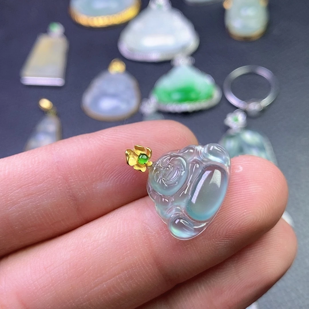 颈饰18K金镶嵌翡翠