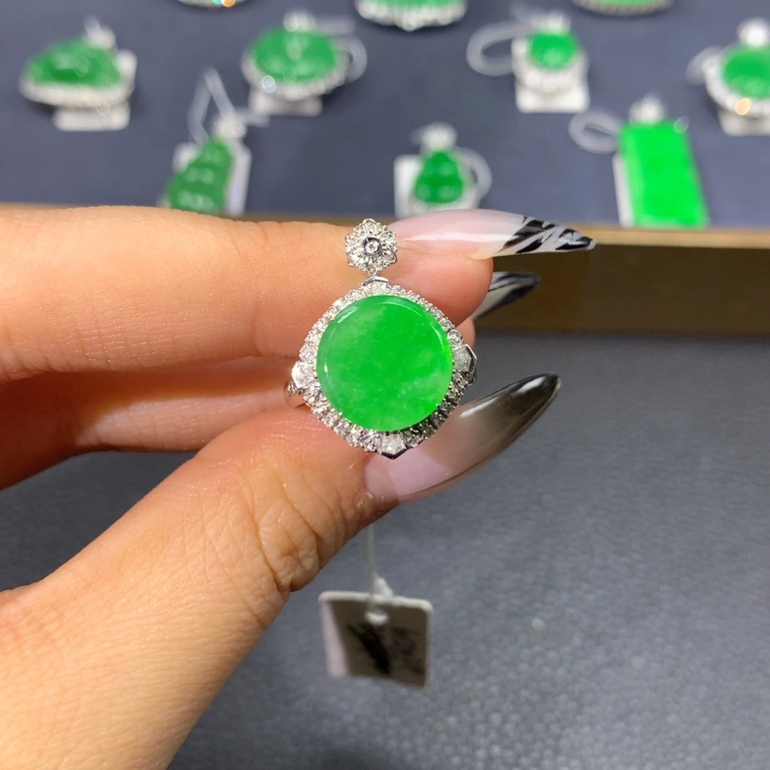 翡翠戒指18K金镶嵌翡翠