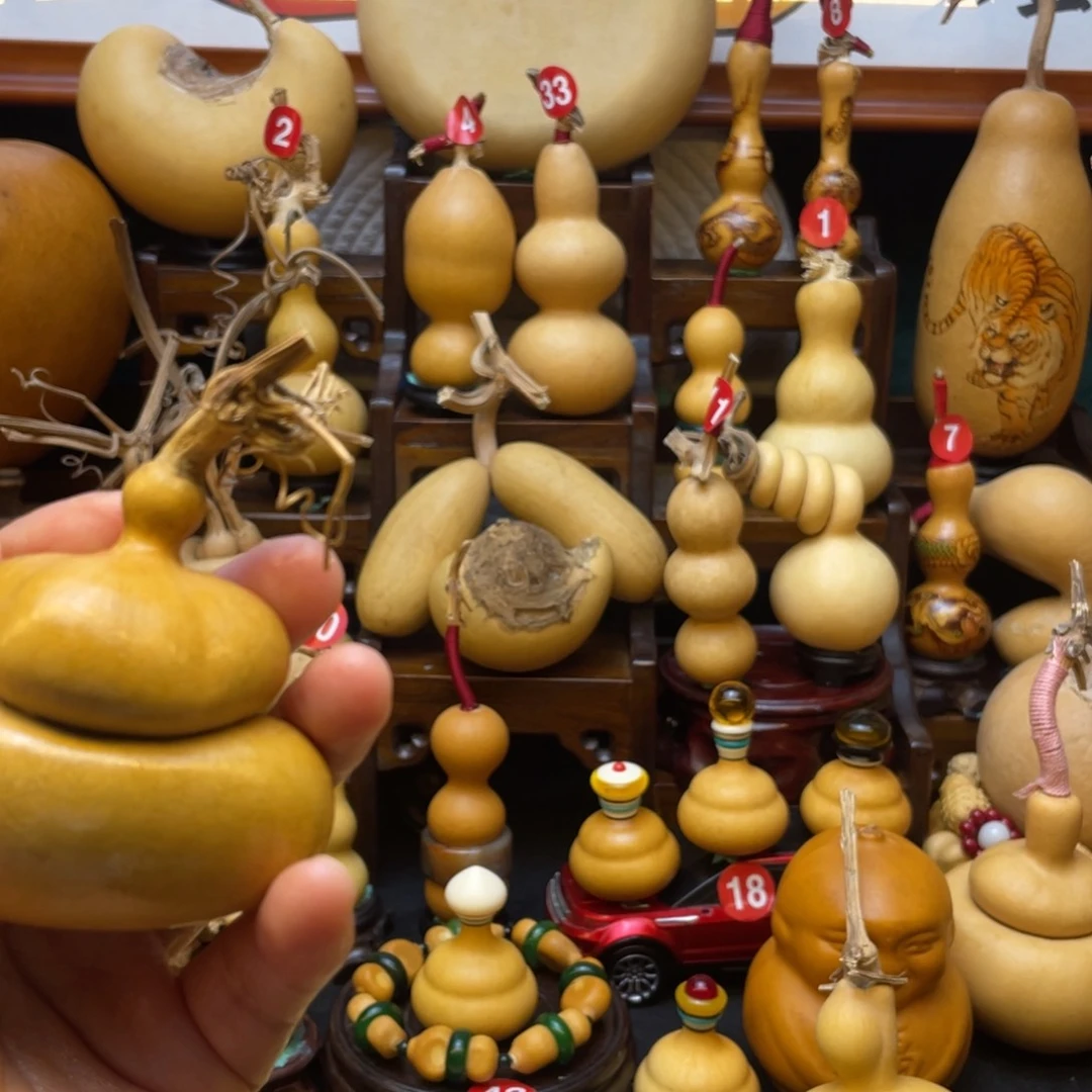 M****)葫芦等多种颜色的花鸟画作品被