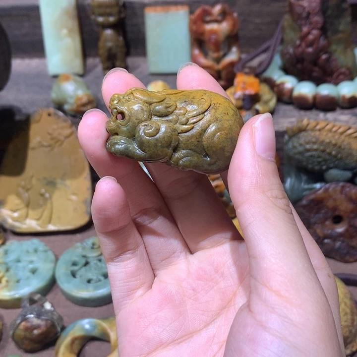 岫岩河磨玉（透闪石质玉）未镶嵌把件