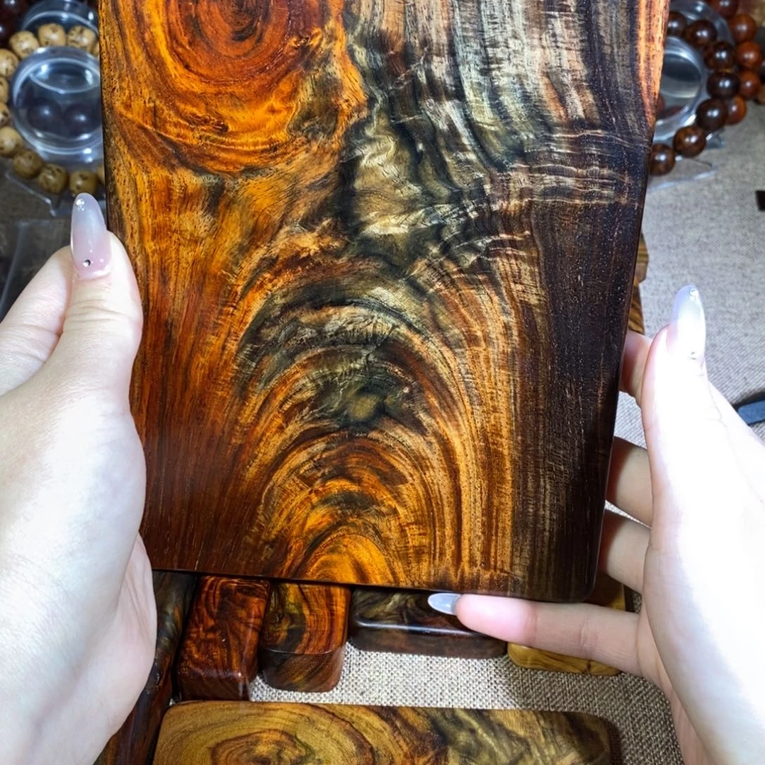 银***君端景台紫檀木类大红酸枝牌