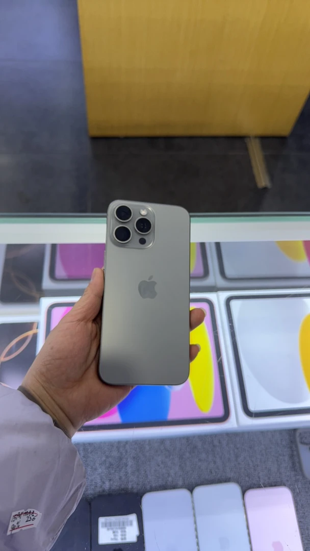 准新品 Apple/苹果 15promax原色256成色99新电池90