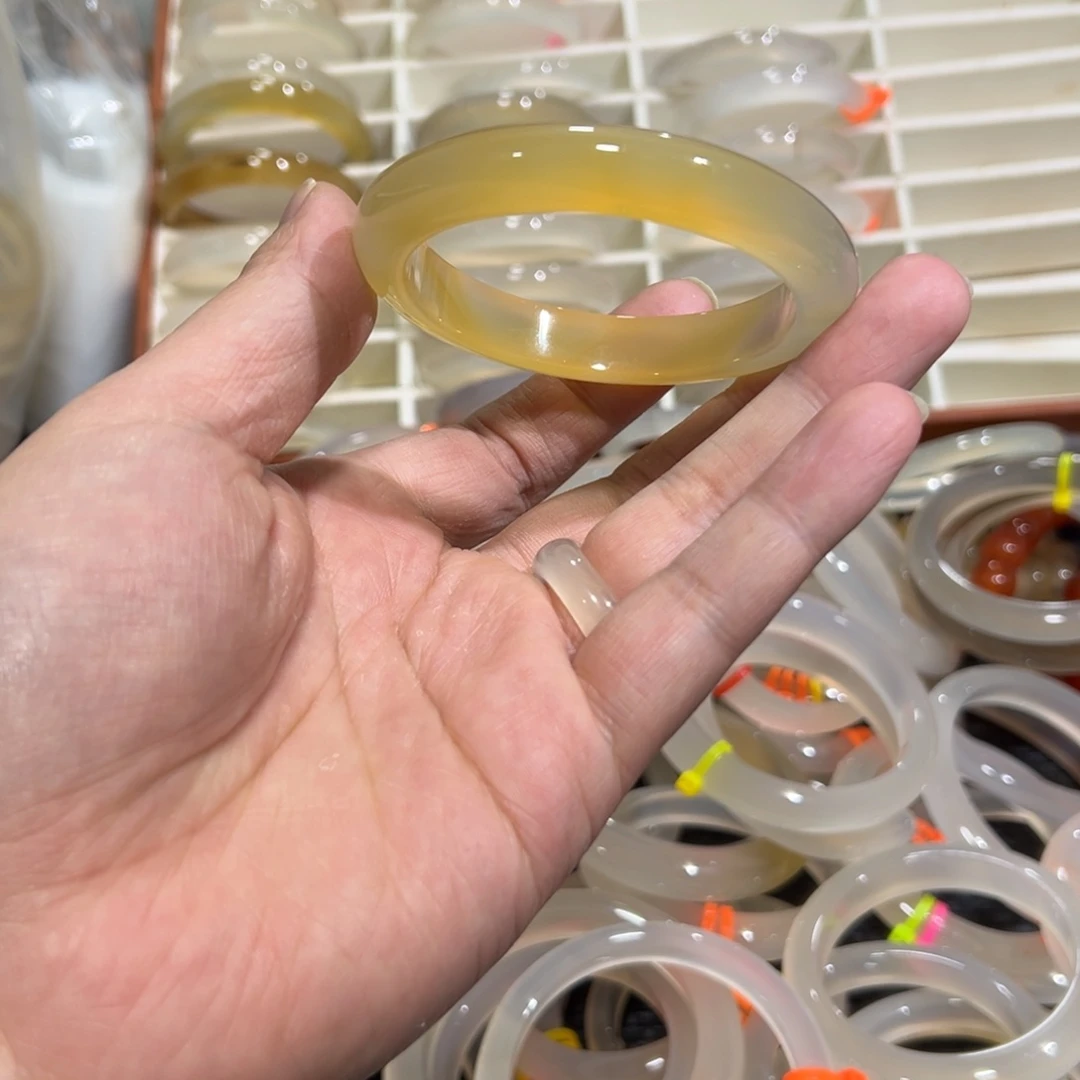 玛瑙/玉髓未镶嵌手镯5758圈有包容3.8