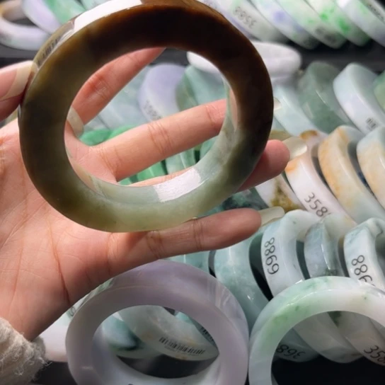 定制翡翠未镶嵌手镯