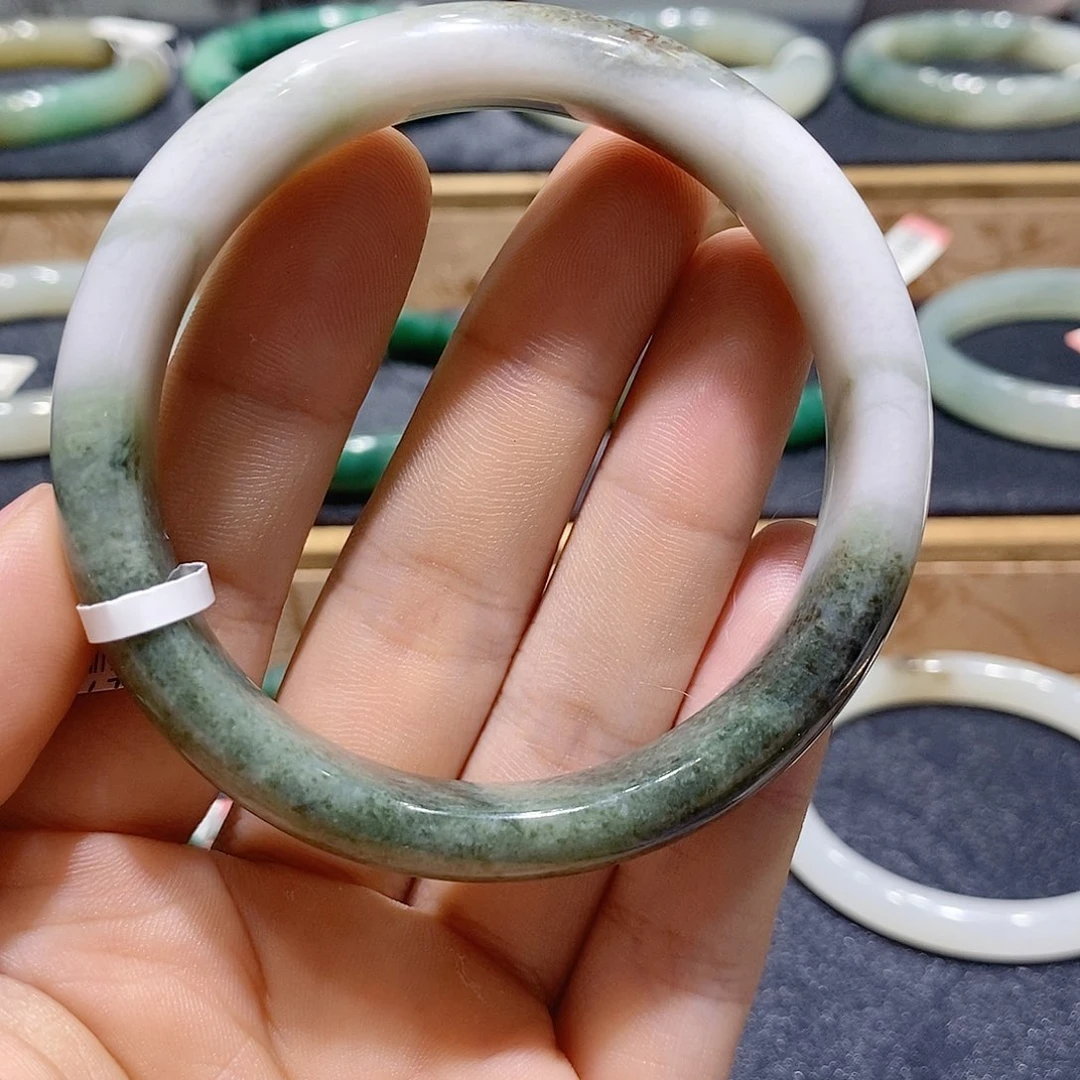 独山玉未镶嵌手镯