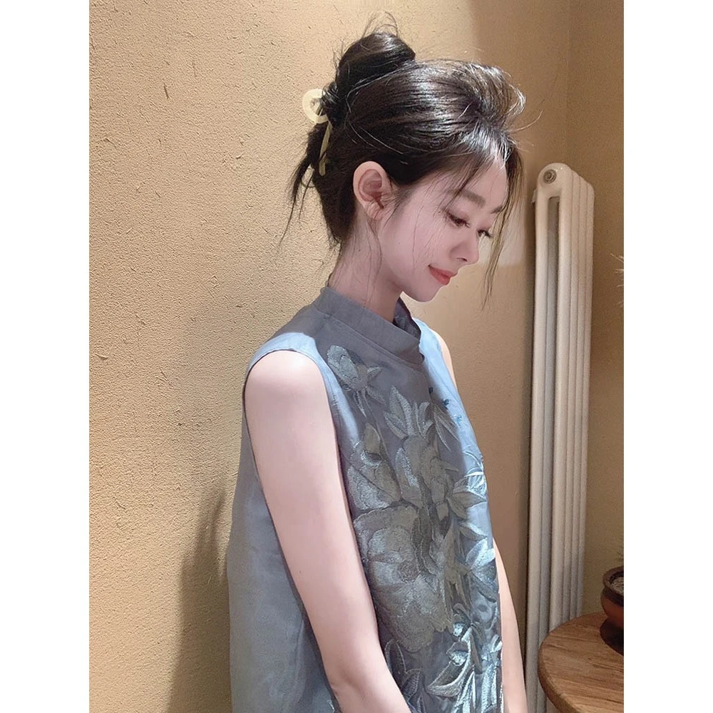 早春季法式独特别致上衣漂亮新款2025重工小衫蓝色刺绣背心衬衫女