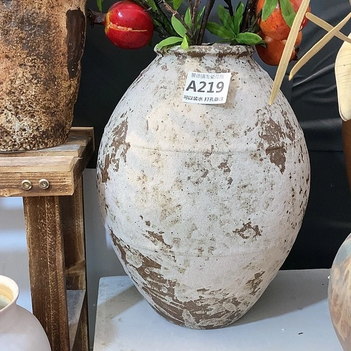 瓶景德镇陶瓷。景德镇陶瓷