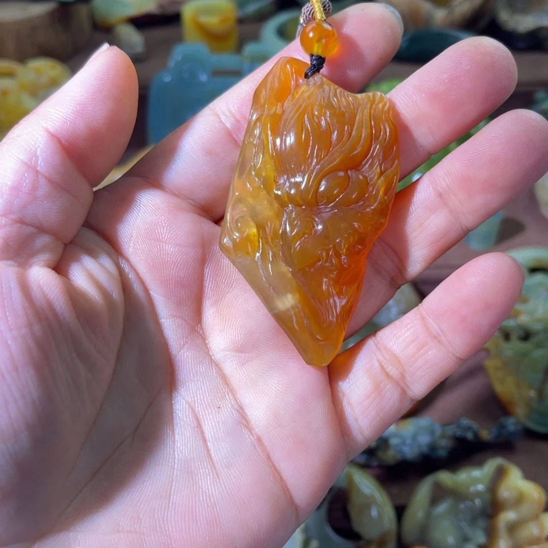 M***唐未镶嵌蛇纹石玉颈饰