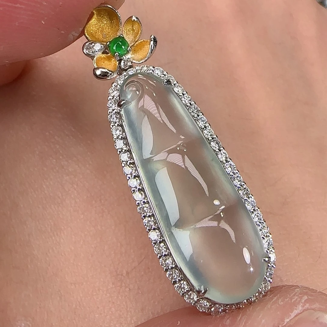 翡翠颈饰18K金镶嵌天然翡翠