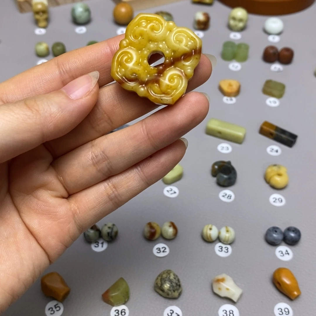 蛇纹石玉配饰合金咆****到
