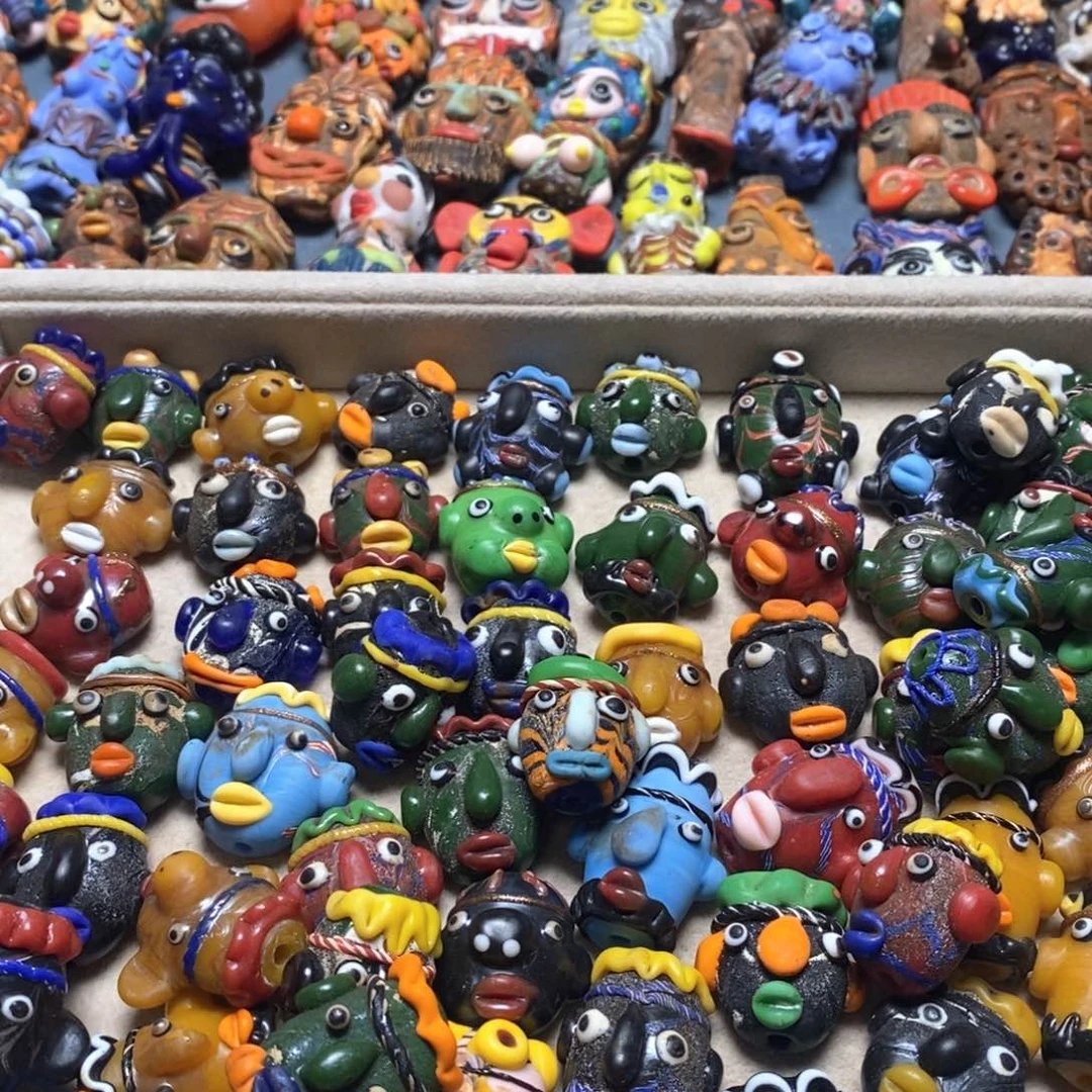 琉璃颈饰印度尼西亚琉璃娃娃一个