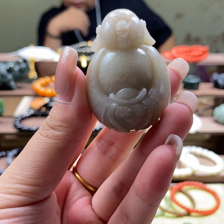 翡翠未镶嵌颈饰八戒