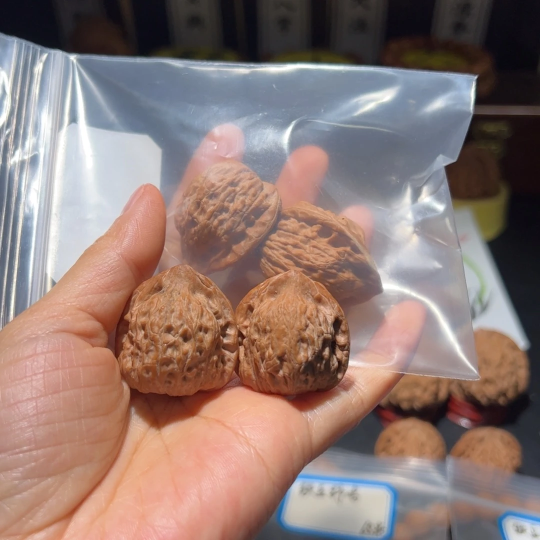 邪****把件文玩核桃铁豆豆鸡心2