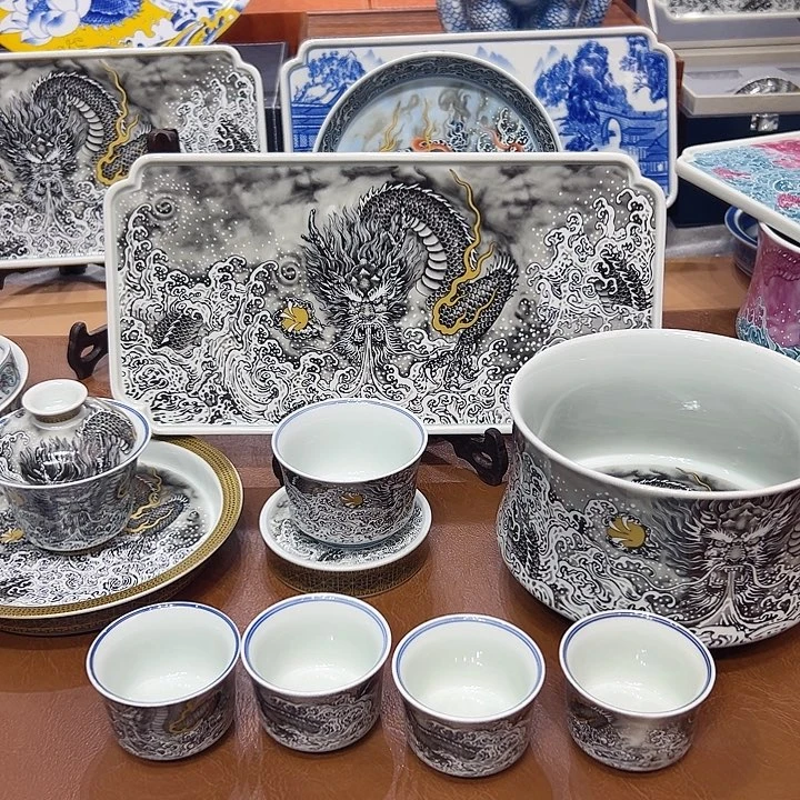 摆件景德镇陶瓷学院等单位联合举办了