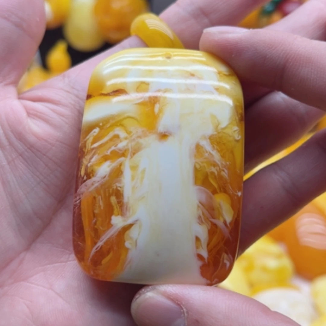 【闪购商品】蜜蜡颈饰未镶嵌奶****蜜蜡无事牌