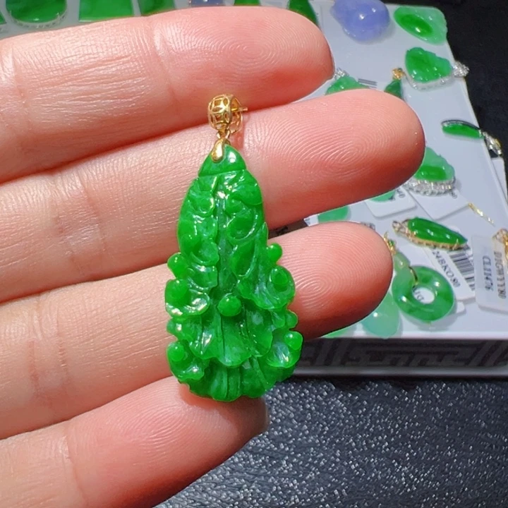 颈饰18K金镶嵌翡翠