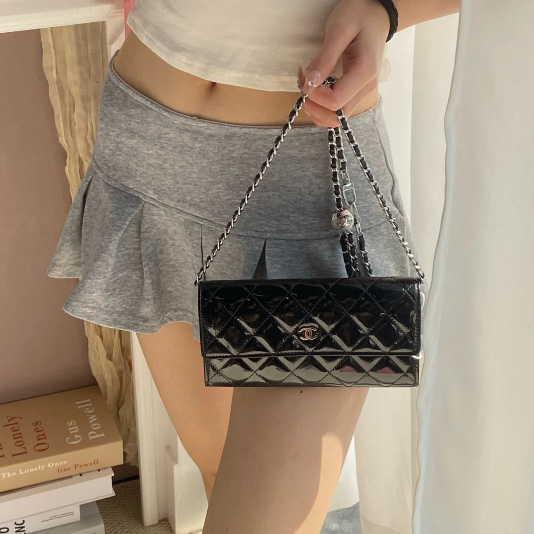 95新 Chanel/香奈儿 chanel黑色漆皮银扣长钱包