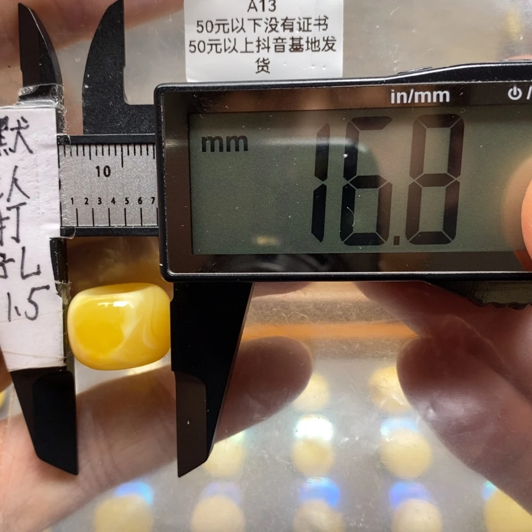 蜜蜡裸石未镶嵌金白花墩子搭配14加原皮猴头小核桃金刚