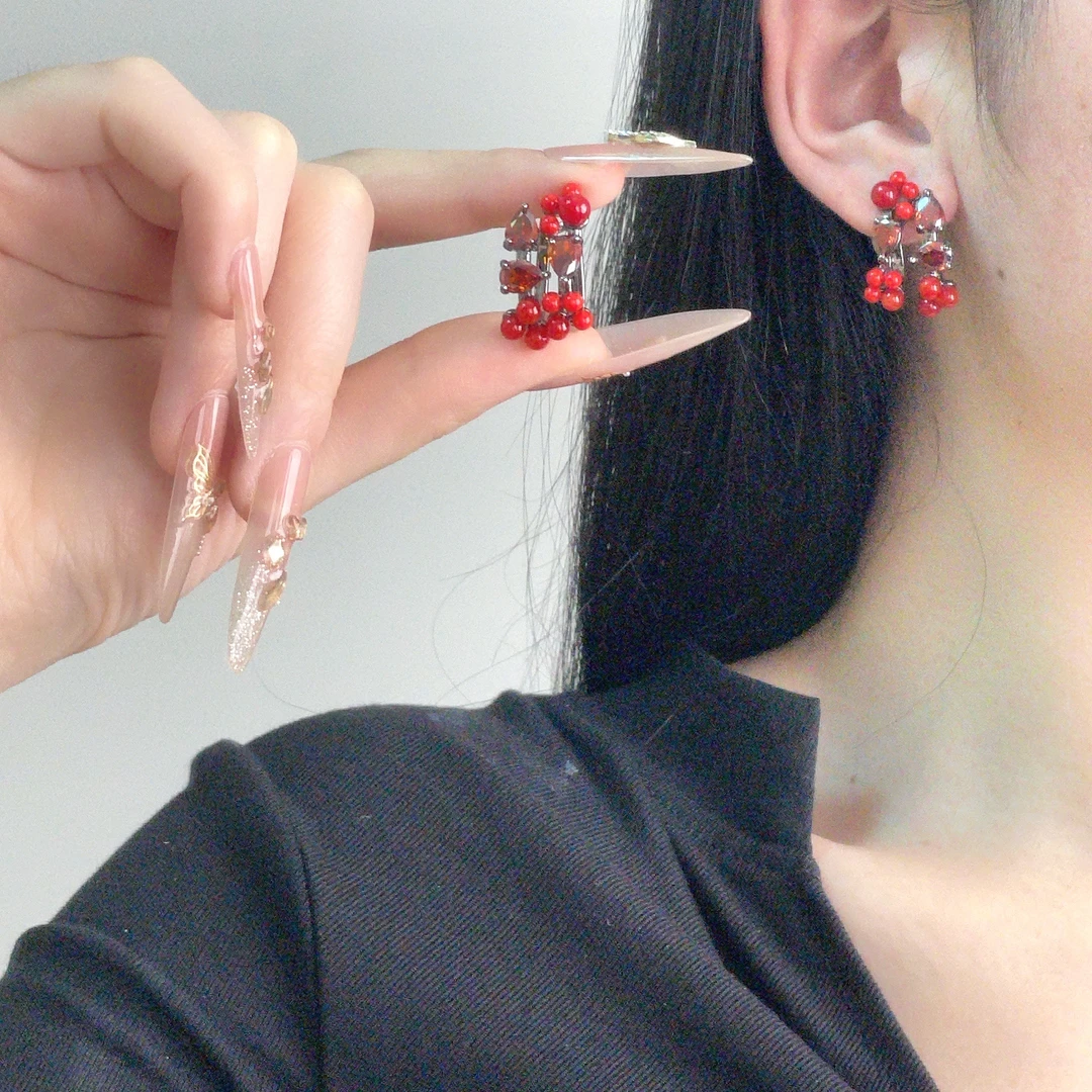 铜合金耳饰 2529复古显白气质红闪钻高级耳骨夹独特无耳洞耳饰