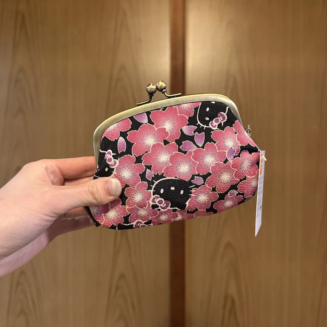 【京都限定】HelloKitty 黑粉樱花口金包