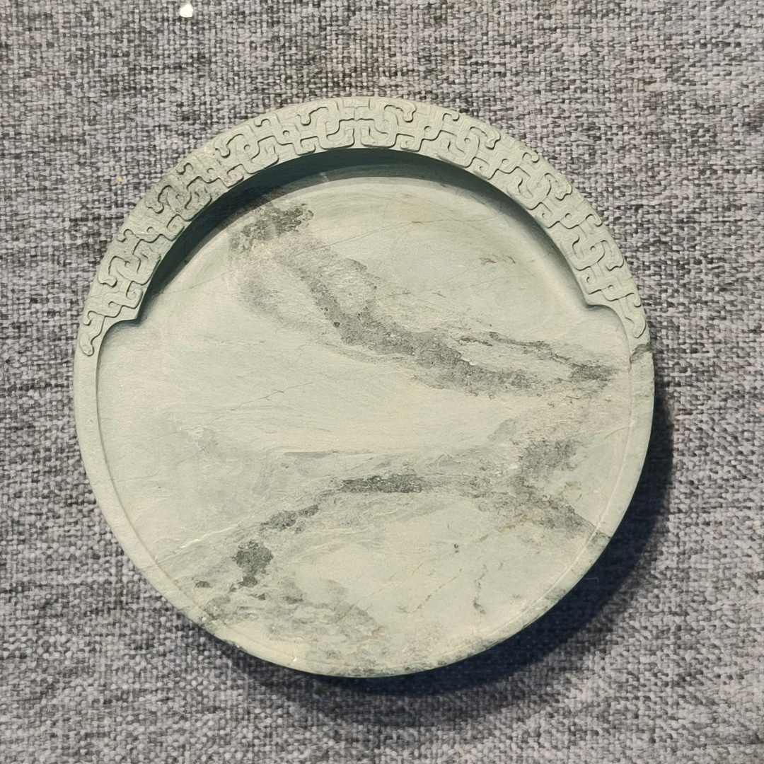 甘肃洮砚，水泉花边圆砚，尺寸9.5*9.5*2.4厘米