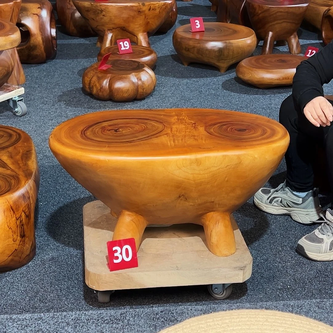 28 号香樟木尺寸：68-38-33cm