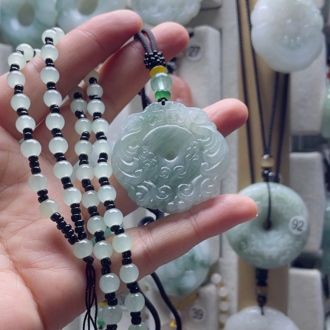 石英质玉未镶嵌颈饰