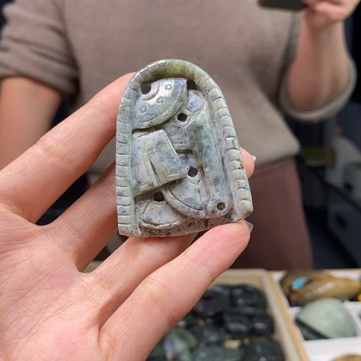 岫岩河磨玉（透闪石质玉）颈饰未镶嵌