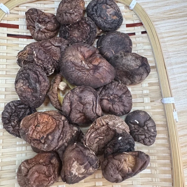 闽南特产肉厚黑面口感好3～3.5cm香菇