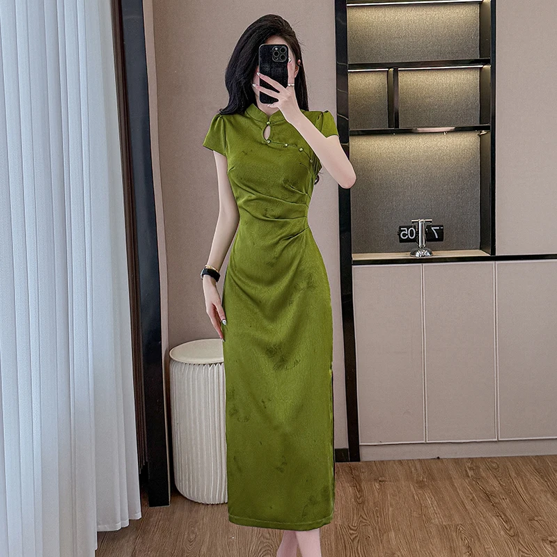 新中式温柔翠绿色显白缎面改良旗袍女2025夏季蝴蝶印花长款连衣裙