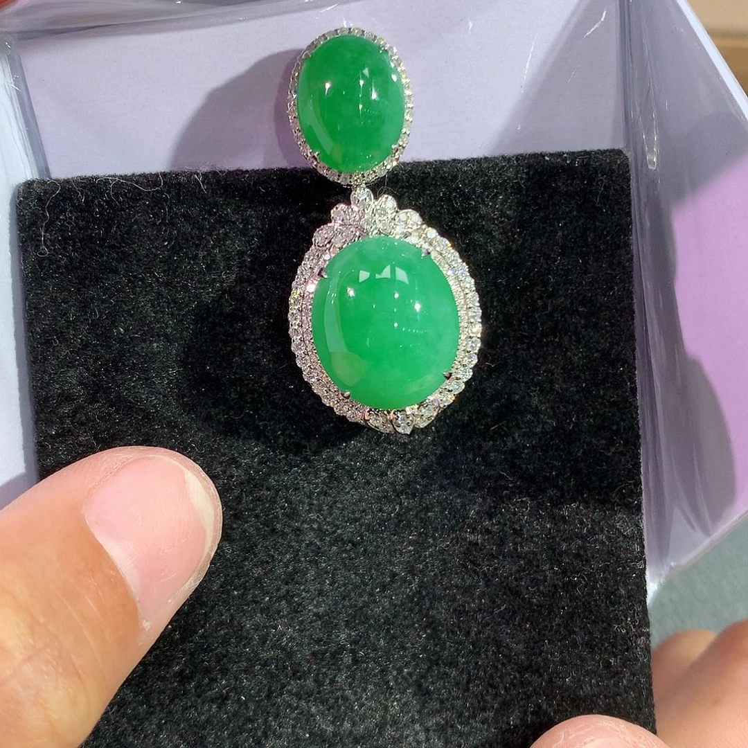 翡翠吊坠(赠链)18K金镶嵌