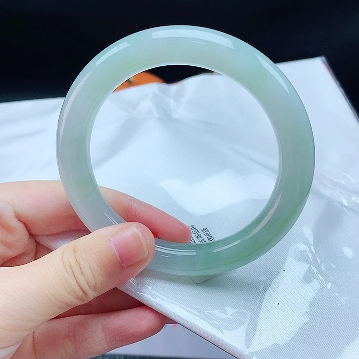 翡翠手镯未镶嵌54圈