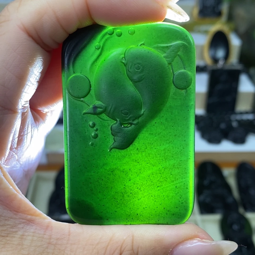 蛇纹石玉吊坠未镶嵌