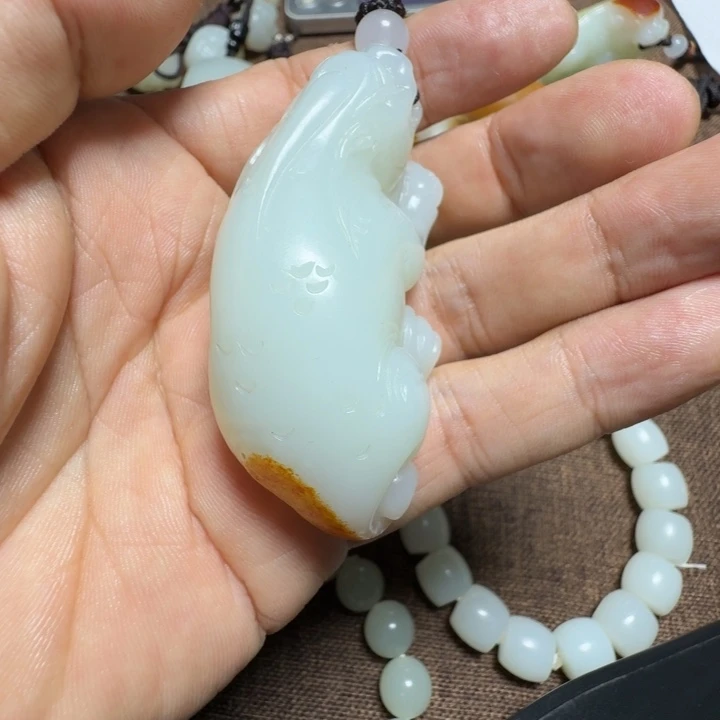 柏***青颈饰未镶嵌和田玉