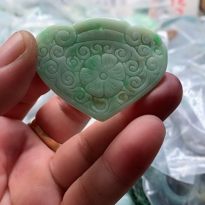 翡翠未镶嵌颈饰保真天然a货翡翠