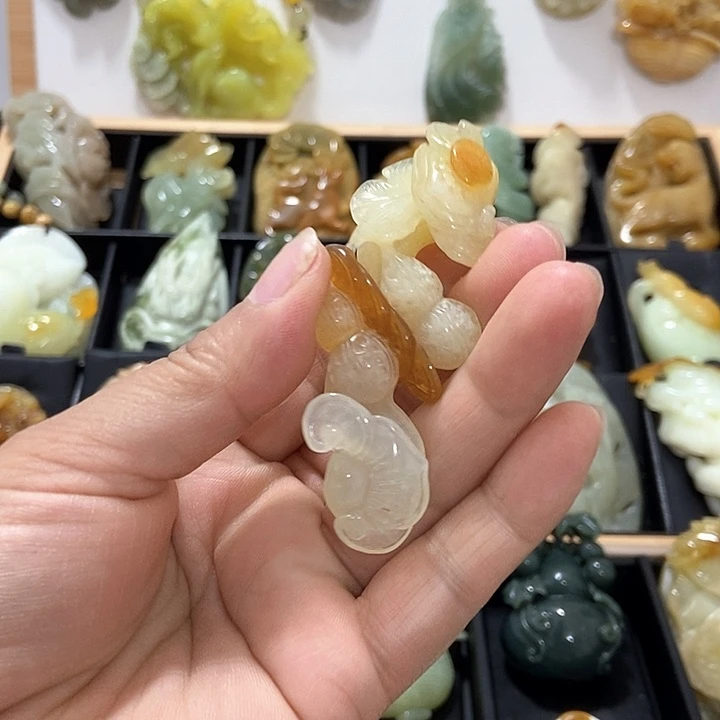 蛇纹石玉未镶嵌挂件