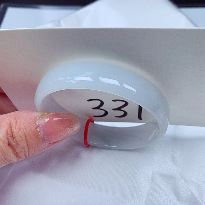 翡翠手镯未镶嵌翡翠