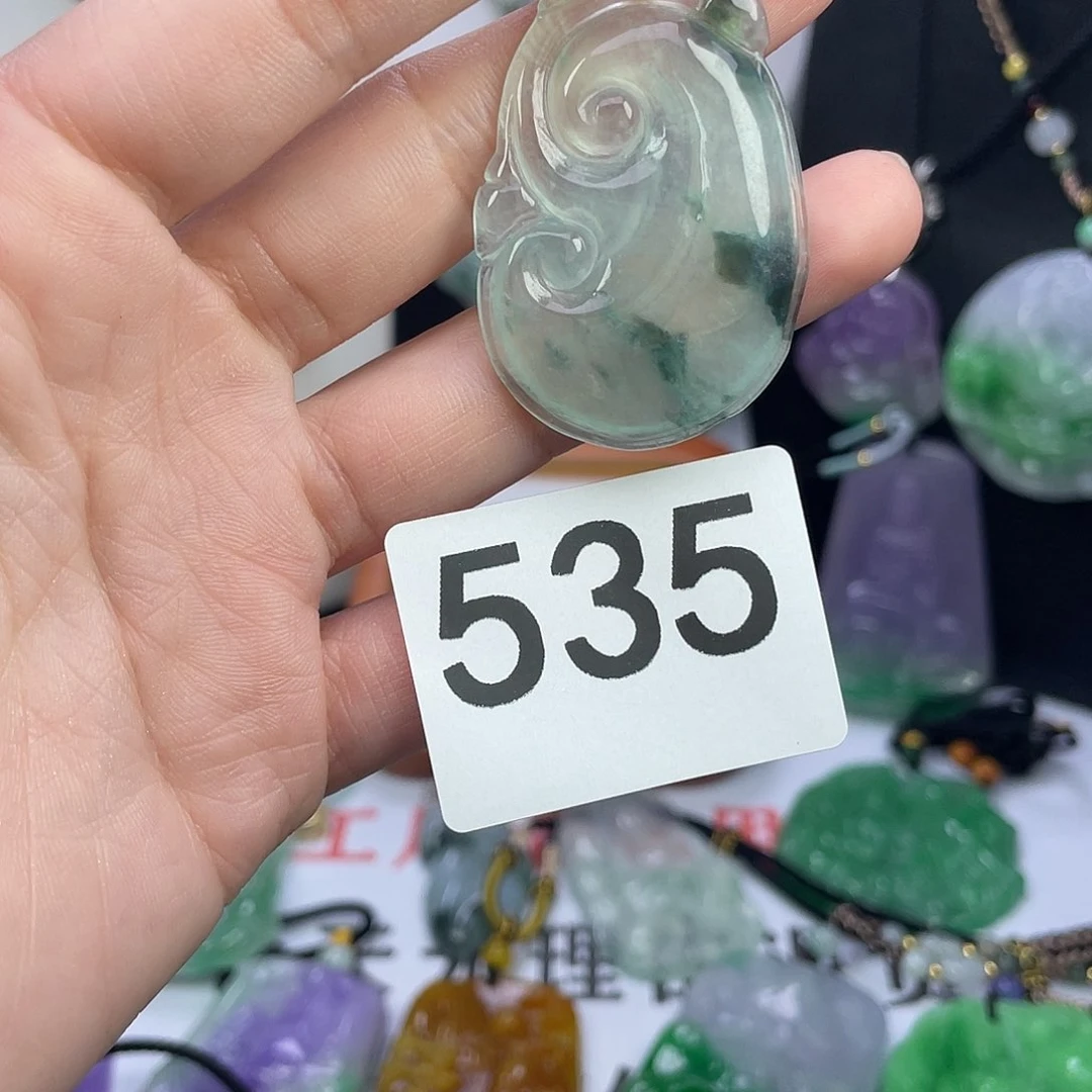 翡翠未镶嵌吊坠(赠链)