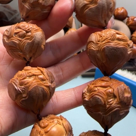 橄榄核手串乂*雕刻工艺