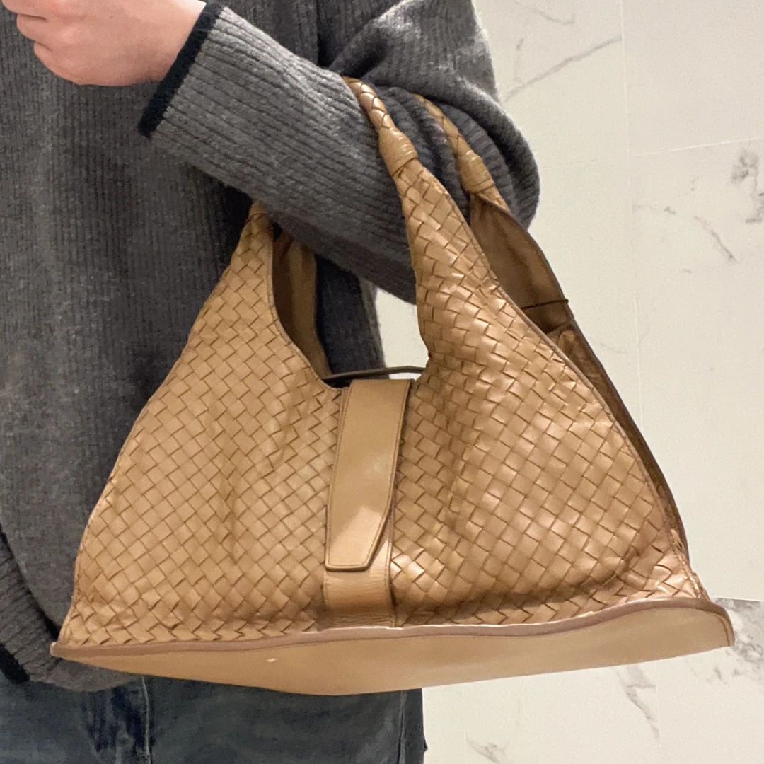 95新 BOTTEGA VENETA/葆蝶家 【涛】35AD02奶茶色hobo 单肩包