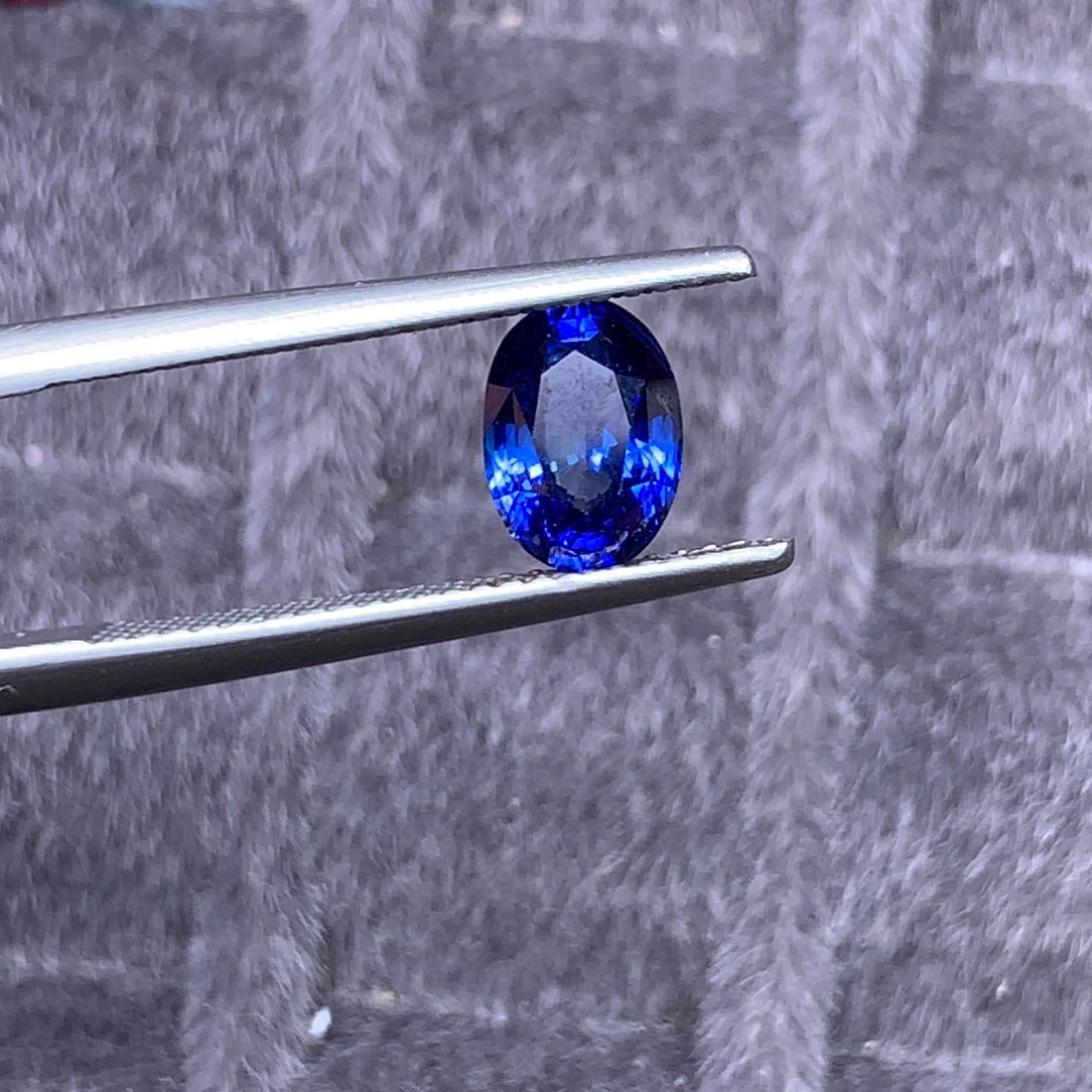 蓝宝石裸石皇家蓝蓝宝石1.67克拉吉尔德证书