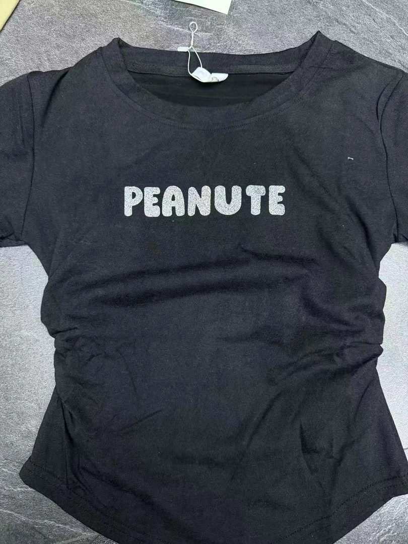 F8-2黑色“散粉字母”短袖上衣