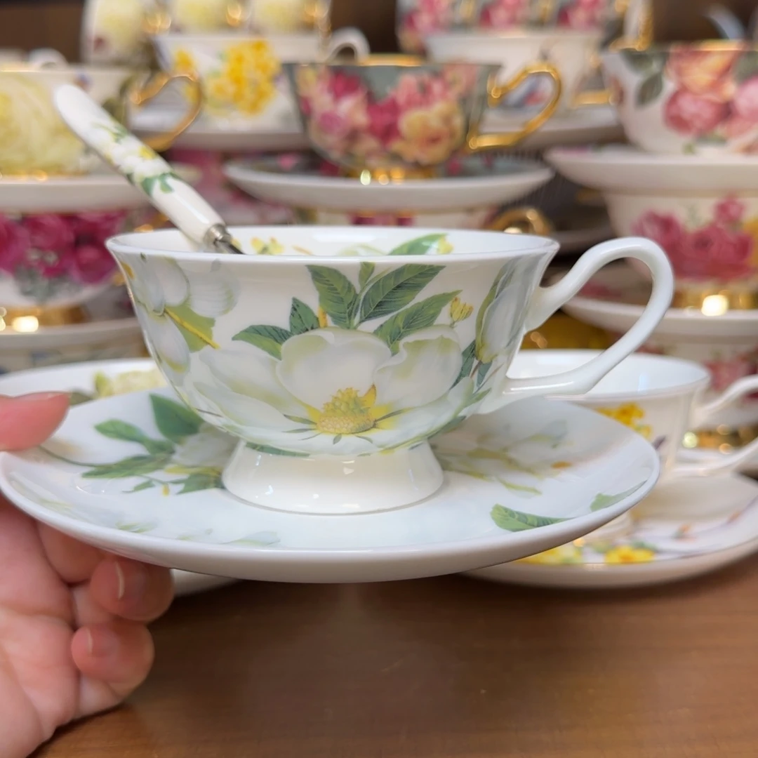 45%以上骨粉骨瓷素雅茶花一杯一碟一勺快递装（拍两套送杯架）