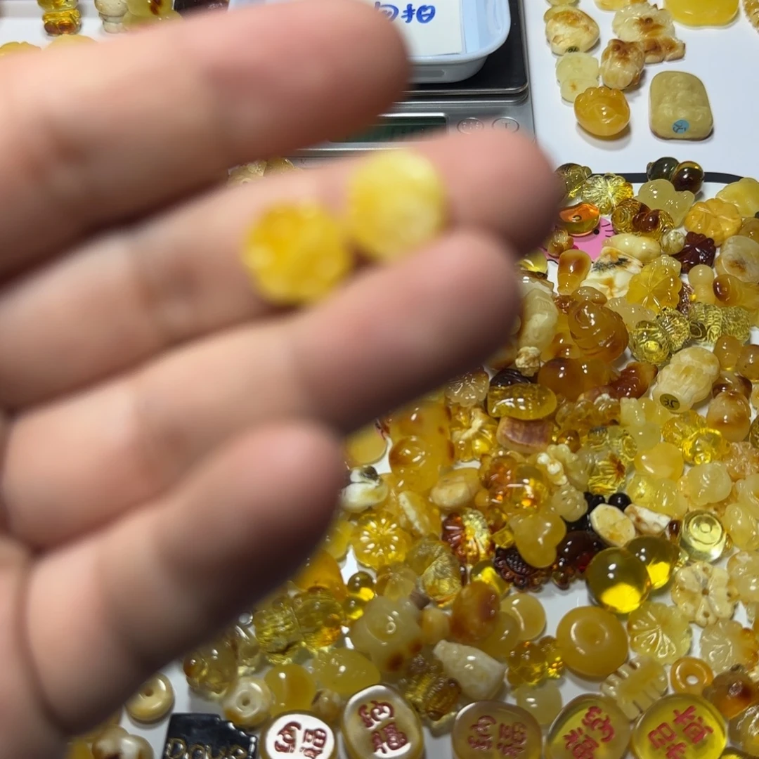 琥珀未镶嵌裸石0.97克